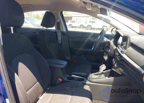 2021 Kia Forte Lxs z USA, uszkodzony, nr VIN 3KPF24AD4ME277261